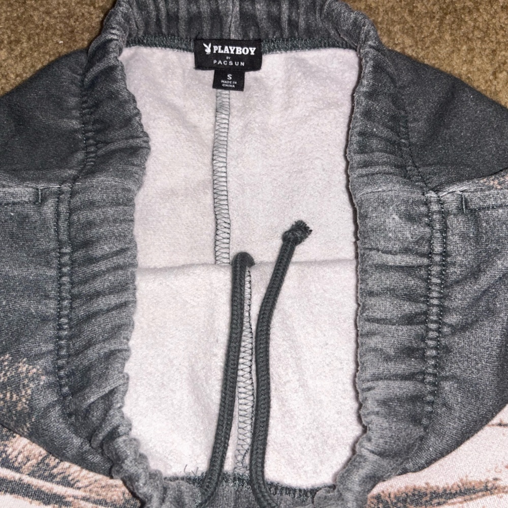 PacSun x Playboy Mountain Graphic Sweat Shorts - Picture 3 of 4